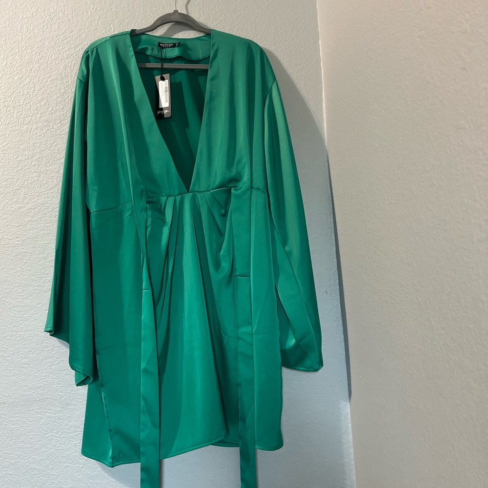 Nasty Gal Plus Satin deep V Tie Front Mini Kimono Dress Green US 14 NWT - Picture 3 of 12